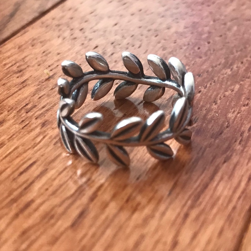 PRICE NEGOTABLE! Pandora Laurel Wreath Leaf Ring